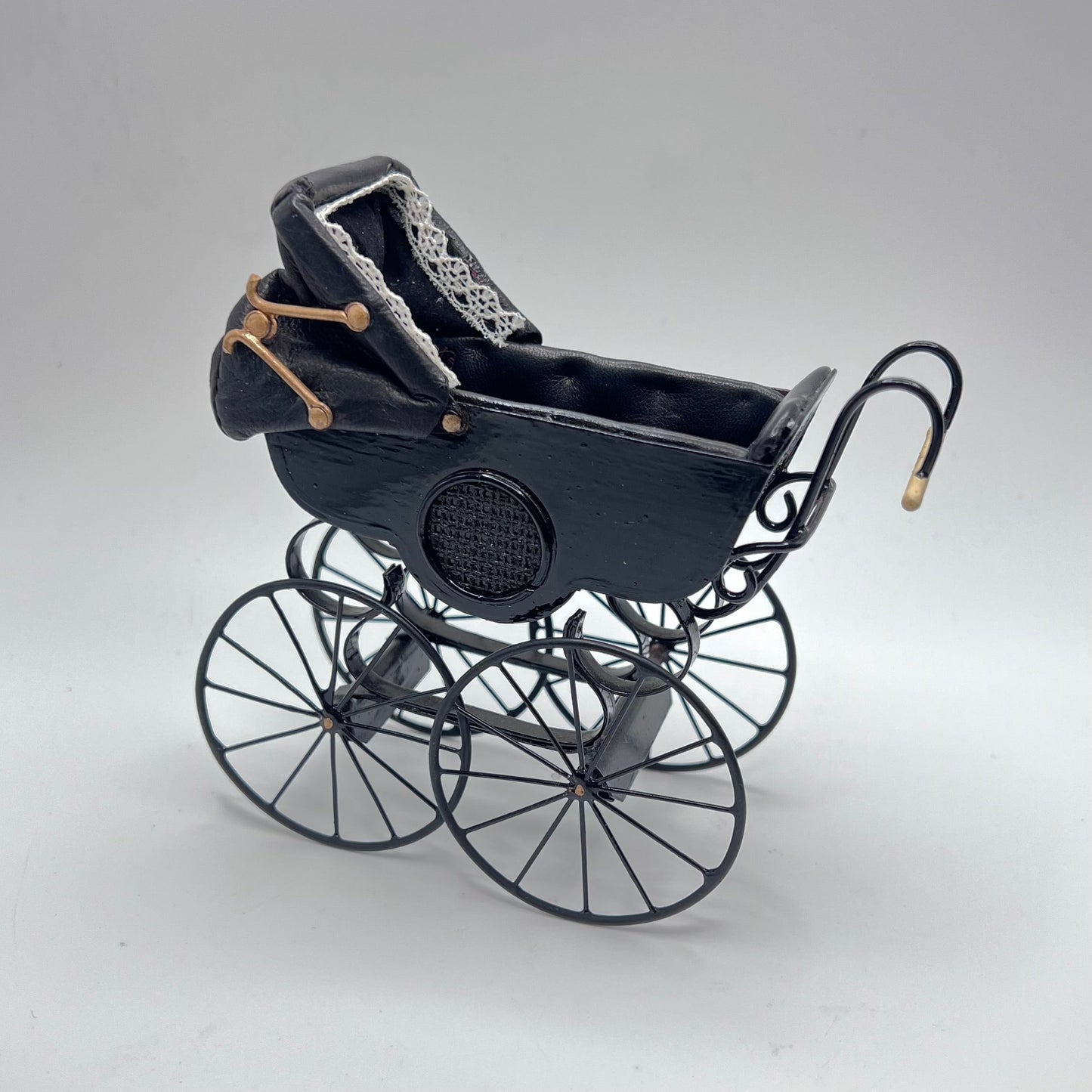 Pram Handmade by Colin and Yvonne Roberson - 1/12 Scale Dollhouse Miniature