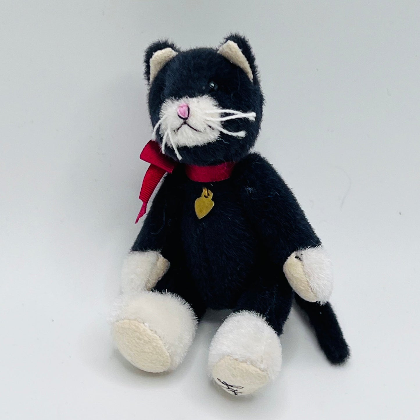 Ganz Cottage Collectible Bear - Mittens - 1/12 Scale Dollhouse Miniature