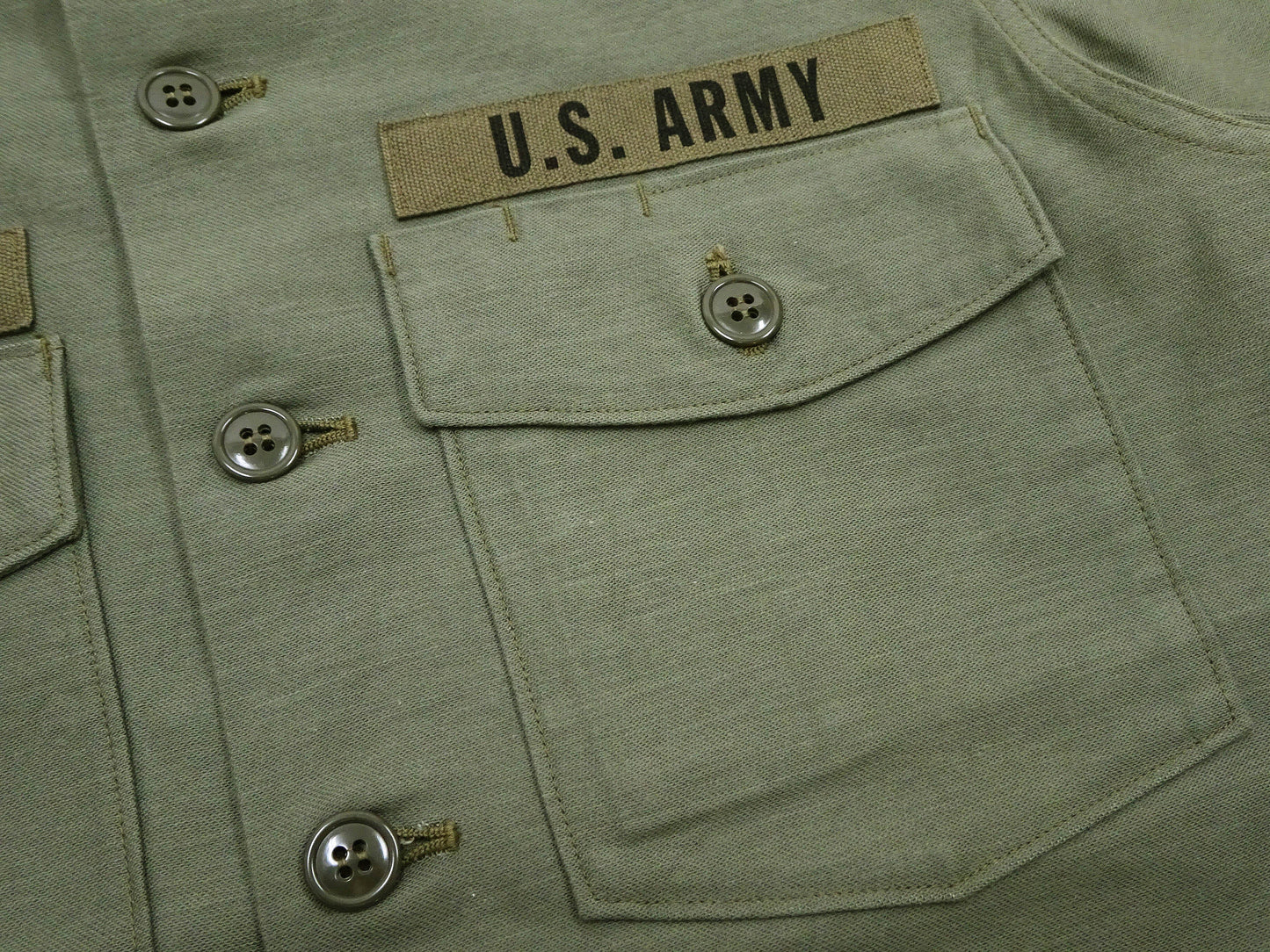 Buzz Rickson Men's U.S. Army OG-107 Utility Shirt with Patches (Relaxed Fit) - John Lennon Model Reproduction - Made in Japan (BR29586 Olive)