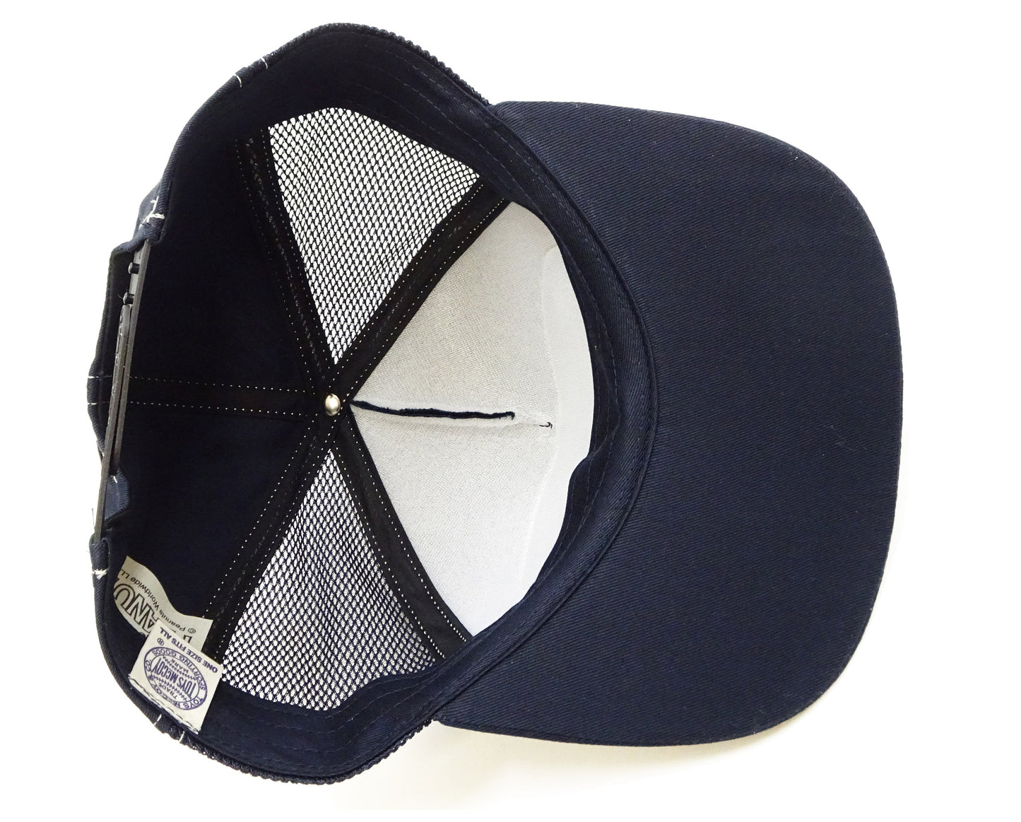 TOYS McCOY Men's SNOOPY Trucker Cap with Side Mesh Panels - Snapback Baseball Hat with Embroidered Patch and Visor Embroidery, Made in Japan (TMA2607 120 Dark Navy)